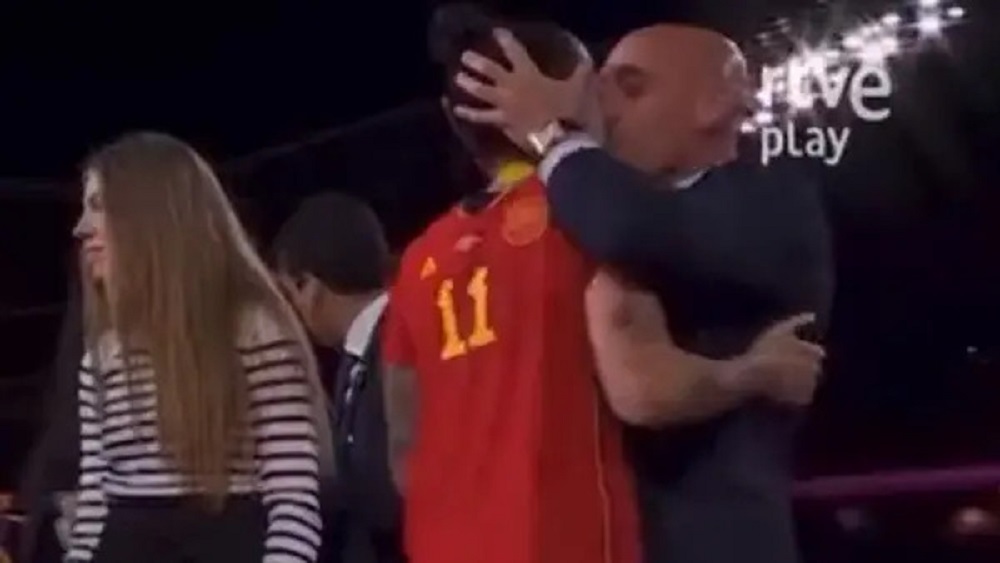 Luis Rubiales reacende caso Jenni Hermoso, reforça que beijo foi ‘consentido’ e diz que tudo foi ‘distorcido’