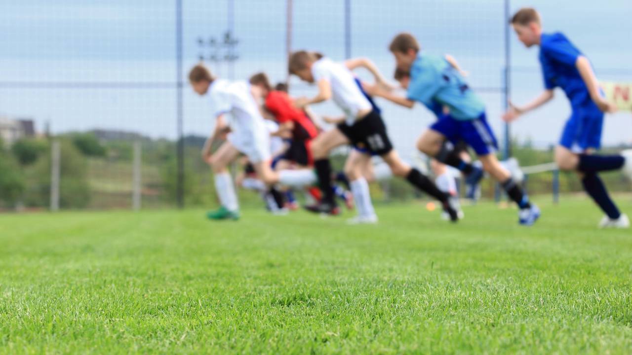 10 exercícios de velocidade explosiva no futebol para ganhar arranque, força e vantagem nas jogadas