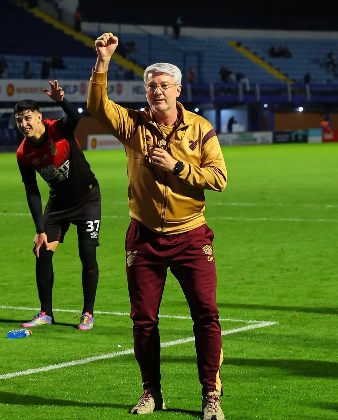 Athletico encaminha renovação com Odair Helmann para 2026