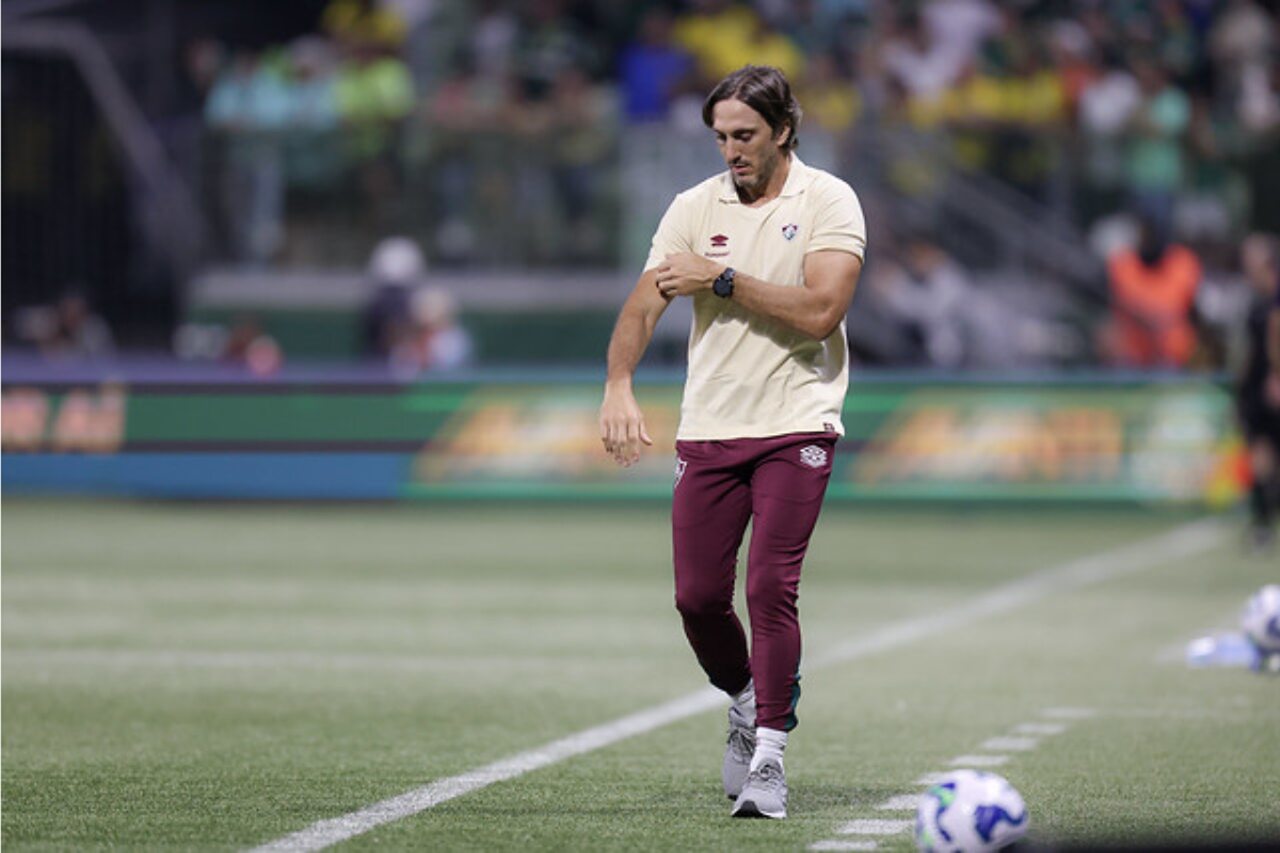 “Cuidou da bola”: Zubeldía rasga elogios a Soteldo, do Fluminense