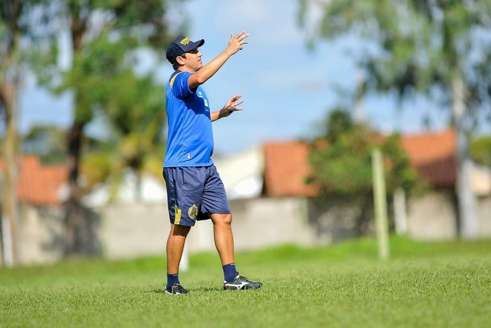 Derrotas em amistosos derrubam Lúcio Flávio no comando do Brasiliense
