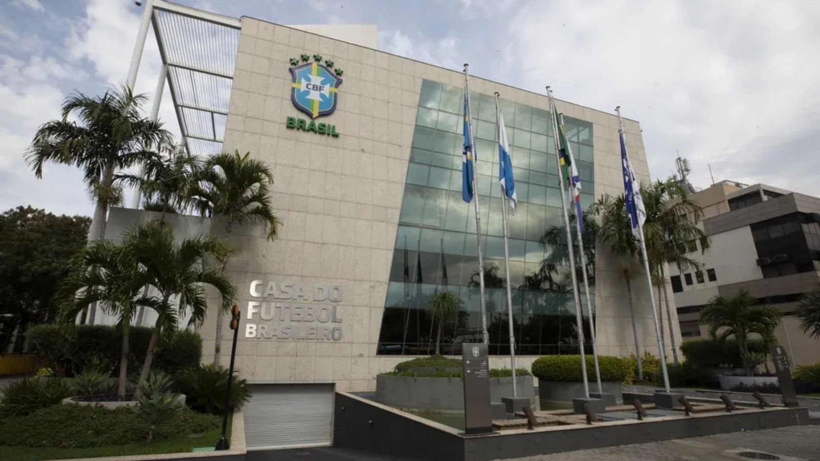 Dois técnicos do Brasil aparecem em lista de melhores do
