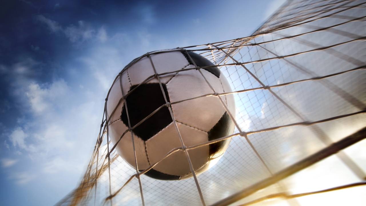 O goleiro que mais fez gols e conquistou respeito mundial com o pé calibrado