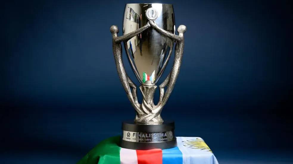 Troféu da Finalíssima (Foto: Divulgação/UEFA)