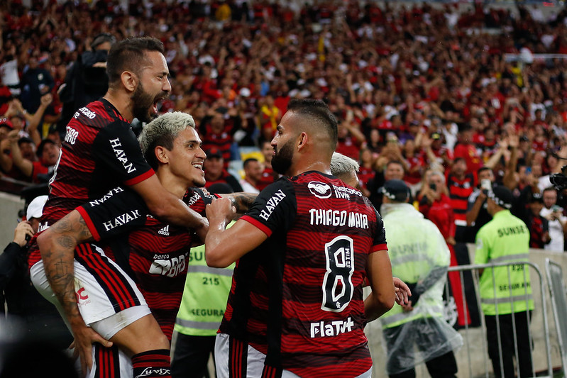 Ex-Fla define futuro e vai jogar em clube que disputa a Libertadores