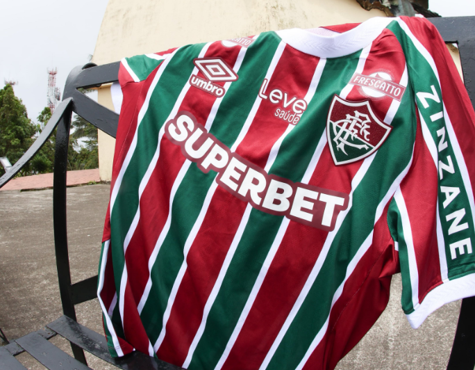 Fluminense entra na briga por zagueiro cobiçado no futebol brasileiro