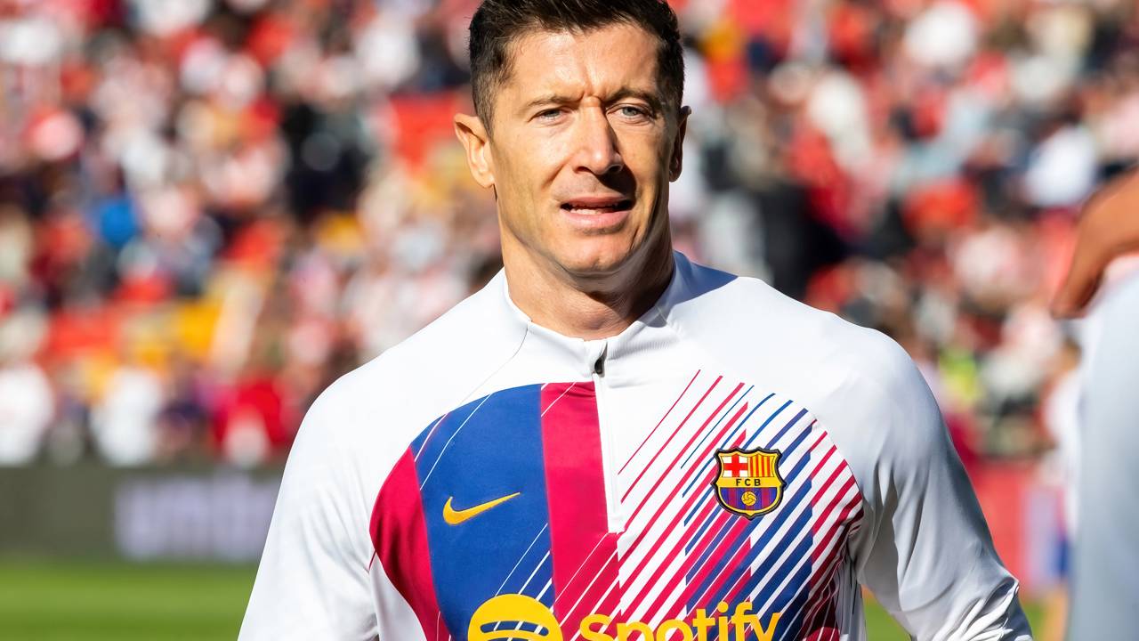 Lewandowski pode deixar o Barcelona e atuar com Messi no Inter Miami