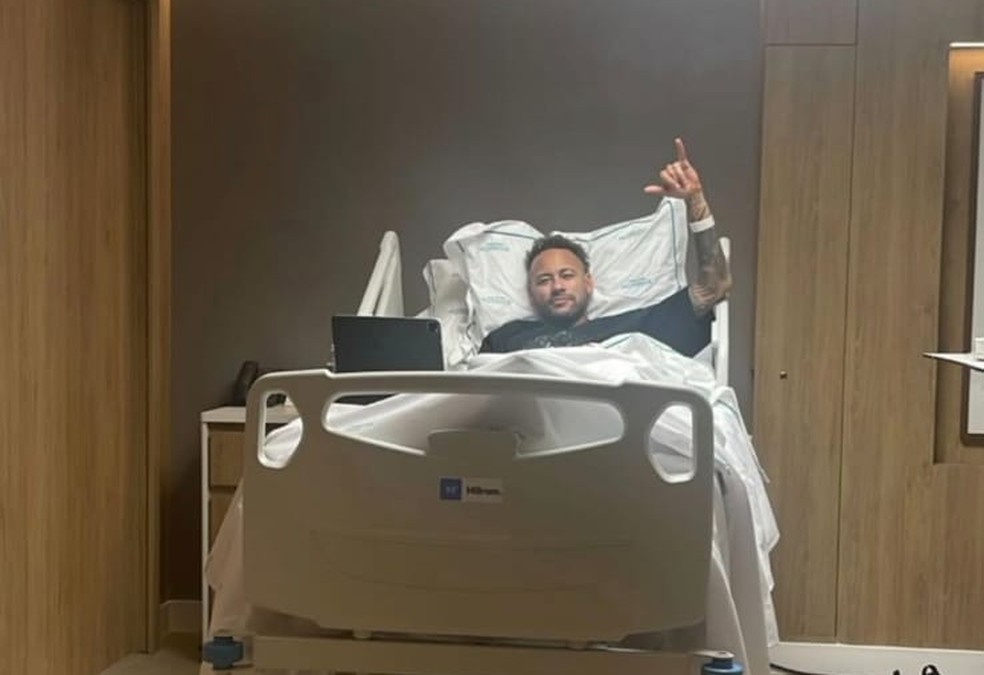 Mattos atualiza cirurgia de Neymar e indica renovação encaminhada no Santos