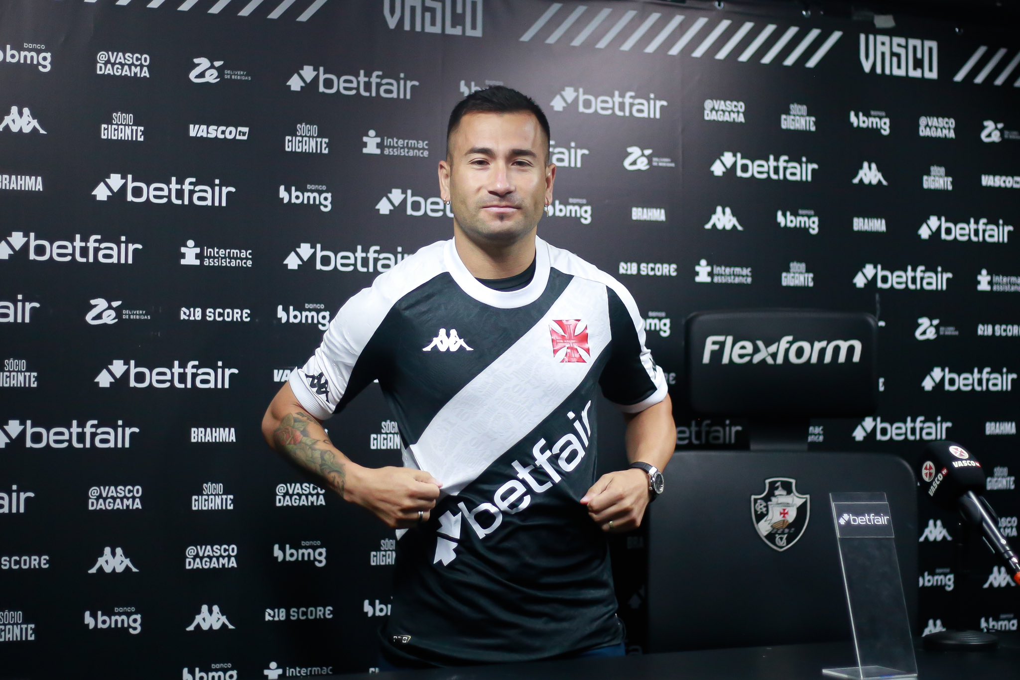 Meia-atacante que mal jogou em 2025 deixa o Vasco
