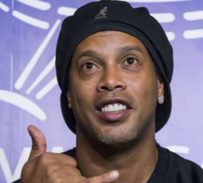 Post de Ronaldinho após título do Flamengo enlouquece torcedores
