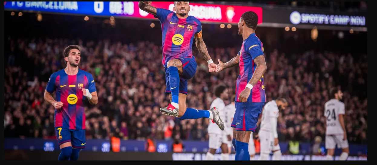 Raphinha brilha em vitória do Barcelona e time catalão aumenta vantagem La Liga