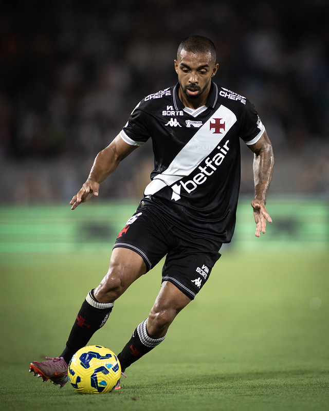 Sondado por times do exterior, Paulo Henrique pode deixar o Vasco