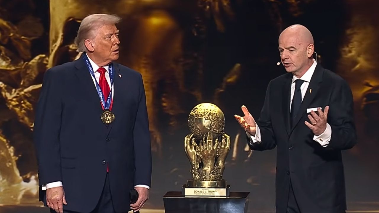 Trump recebe Prêmio da Paz da Fifa em sorteio da Copa do Mundo 2026