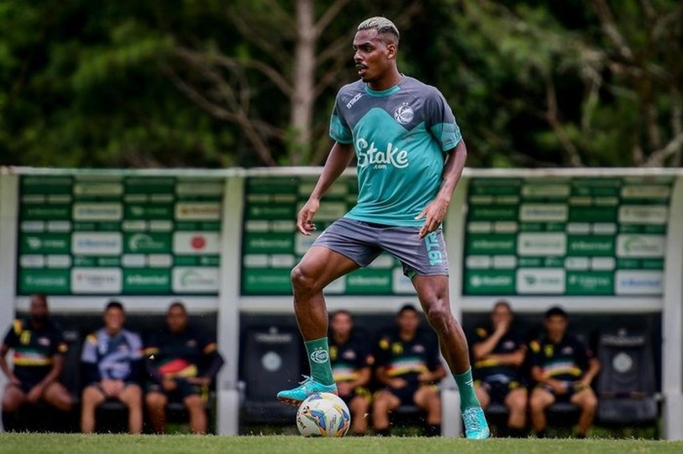 Vitória fecha contratação de volante especulado no Vasco