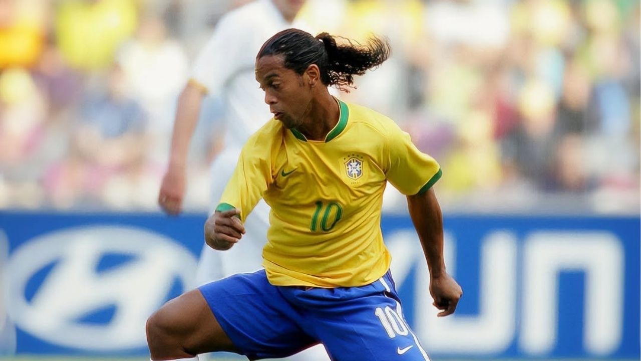 10 gols de Ronaldinho Gaúcho marcaram Copas, clássicos e estádios históricos