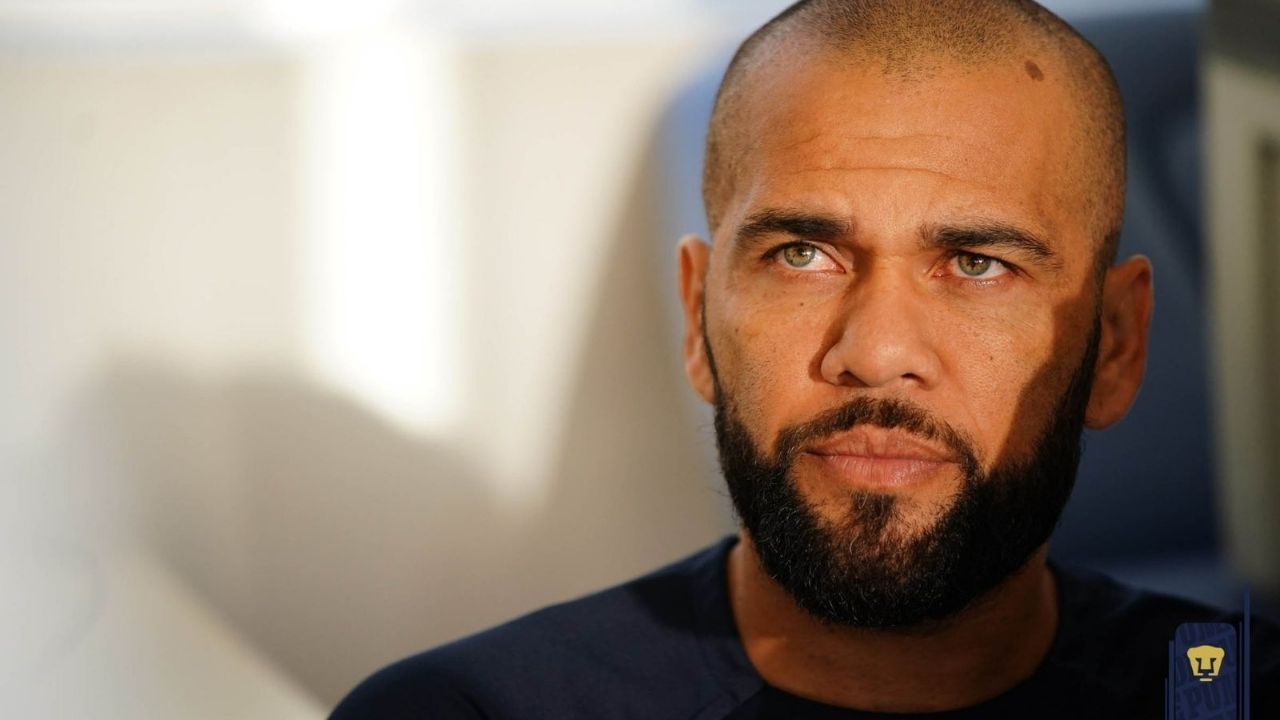 Após prisão, Daniel Alves prepara volta ao futebol profissional