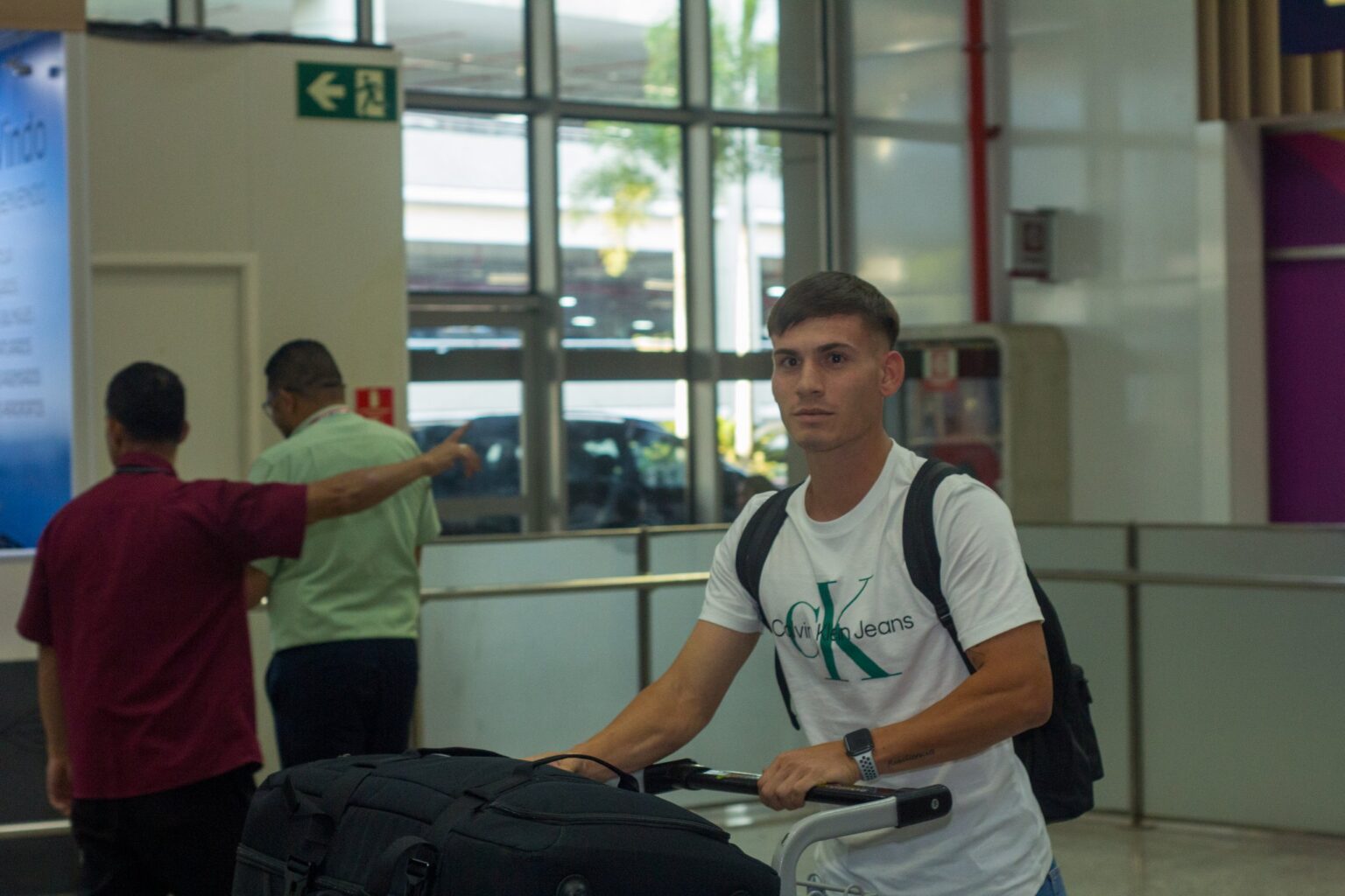 Atacante do Fluminense viaja e fica perto de acerto com clube da Série A