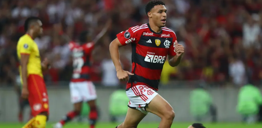 Atlético-MG acerta a contratação do volante Victor Hugo, ex Flamengo e Santos