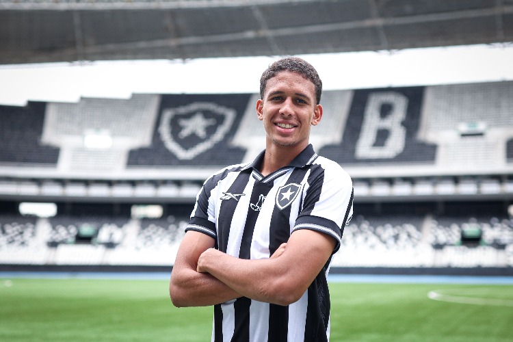 Riquelme foi anunciado pelo Botafogo