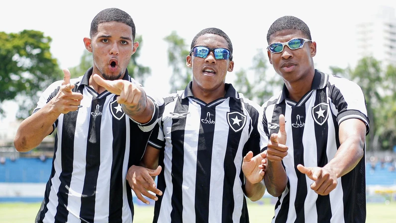 Botafogo sofre, marca no fim e estreia com vitória na Copinha 2026