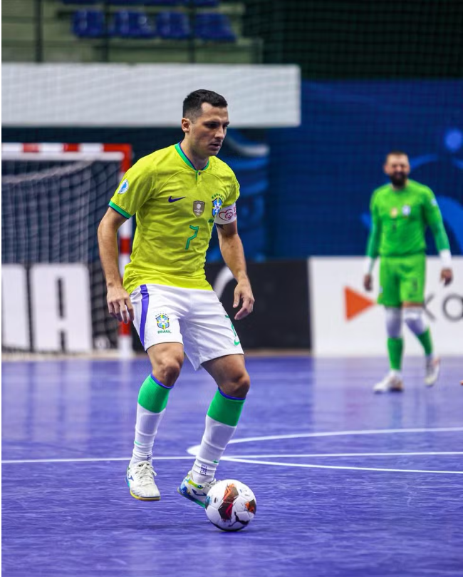 Brasil vence Chile com reserva decisivo e fica perto da semi na Copa América de futsal