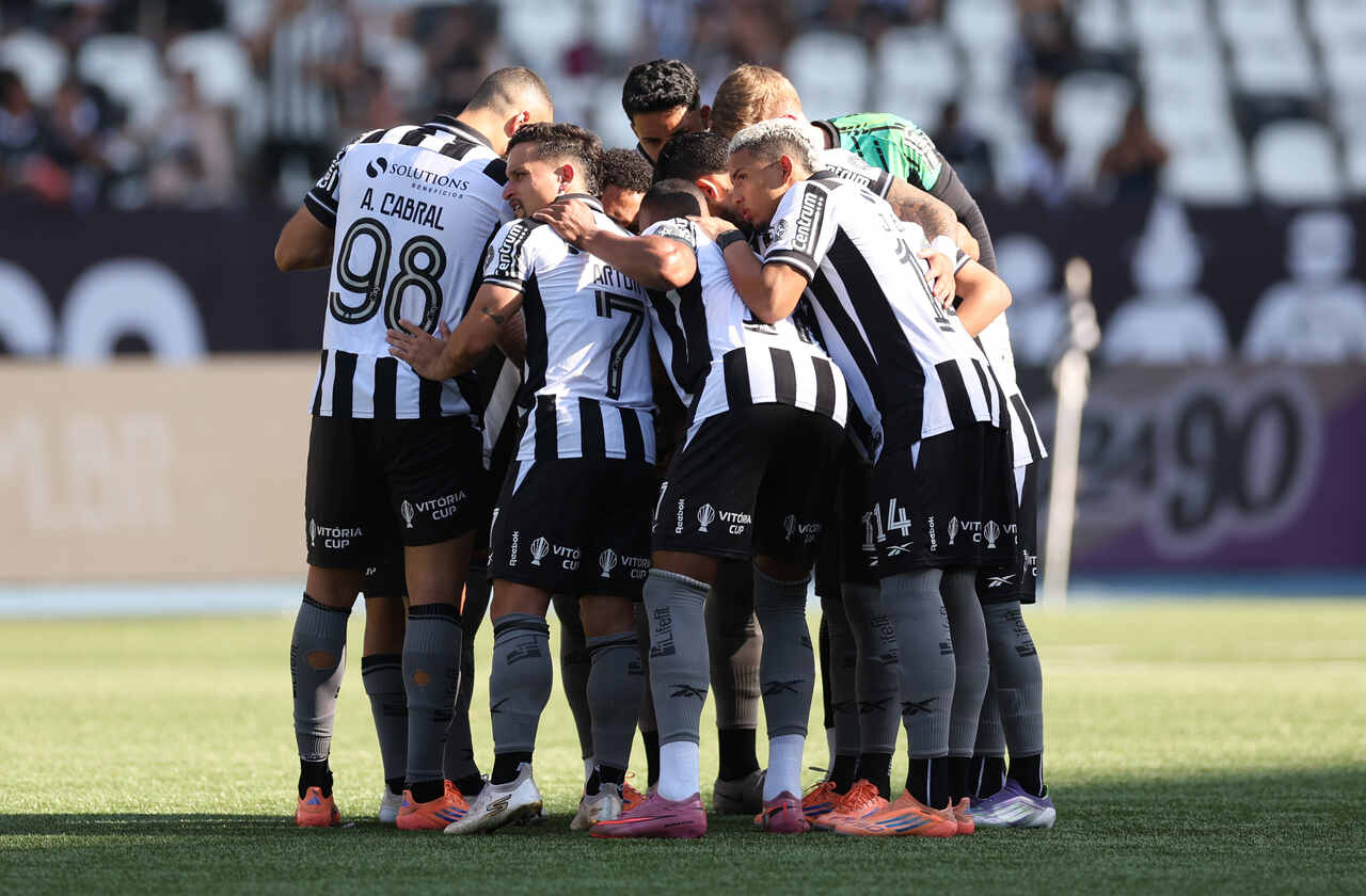 De saída? Al Wasl mira atacante do Botafogo, e clube avalia negociação