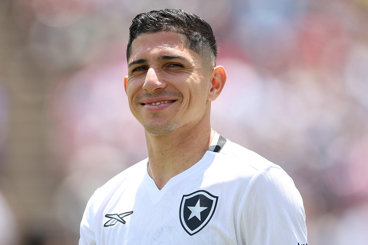 Em negociação para sair, Savarino fica fora de Botafogo x Volta Redonda