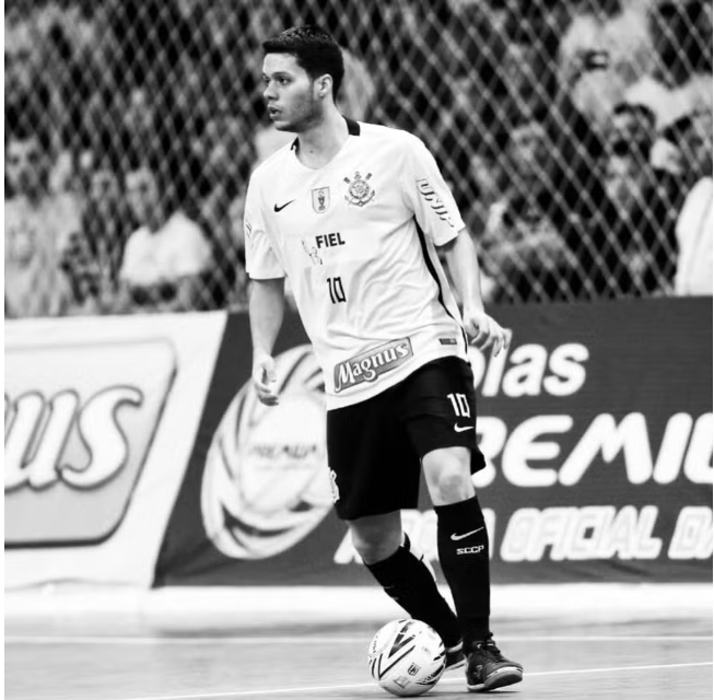 Ex-jogador do Corinthians Futsal morre após passar mal em aeroporto na Rússia