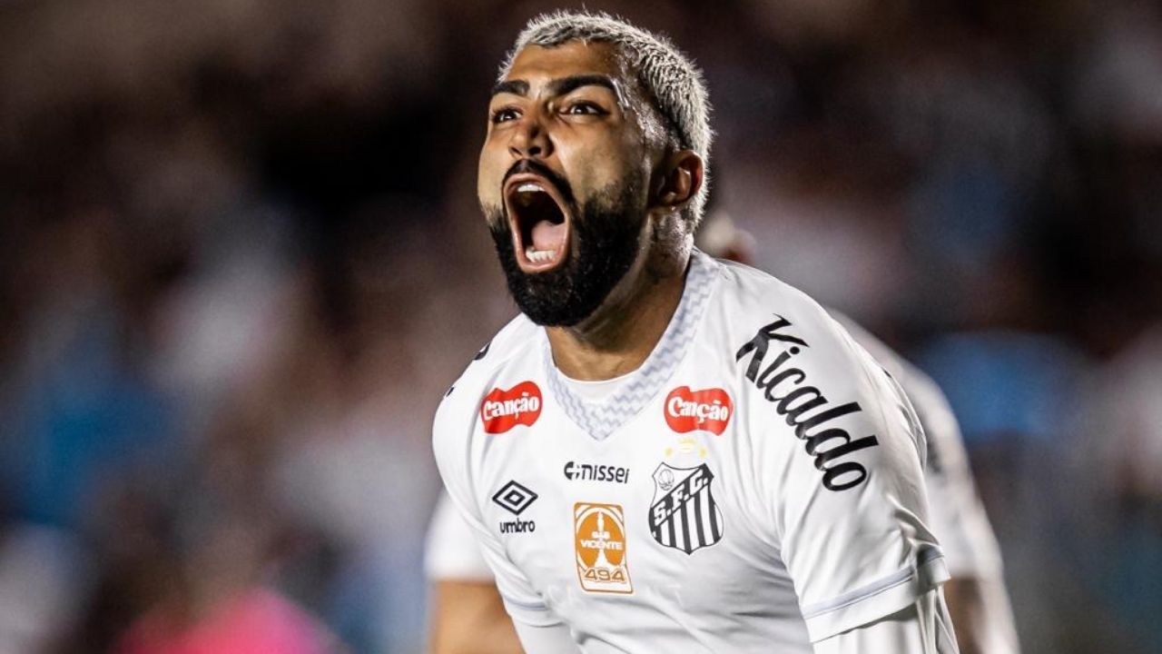 Gabigol faz gol de falta em falha de Hugo Souza e marca clássico Santos x Corinthians