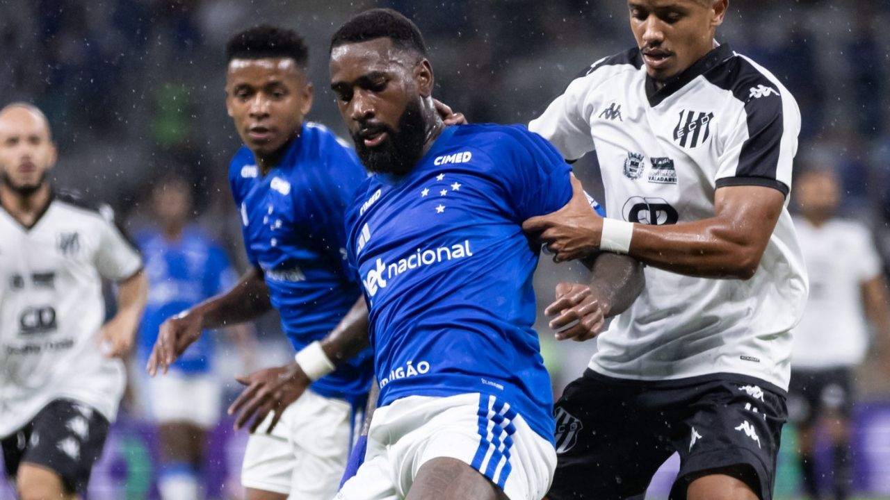 Gerson estreia pelo Cruzeiro, joga bem, mas Raposa perde no Mineirão
