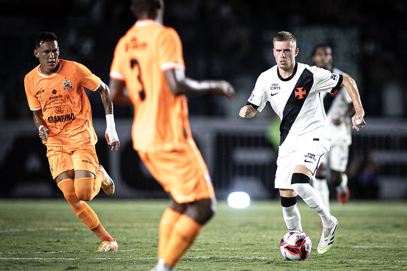 Mais três jogadores deixam o Vasco; saiba quem são