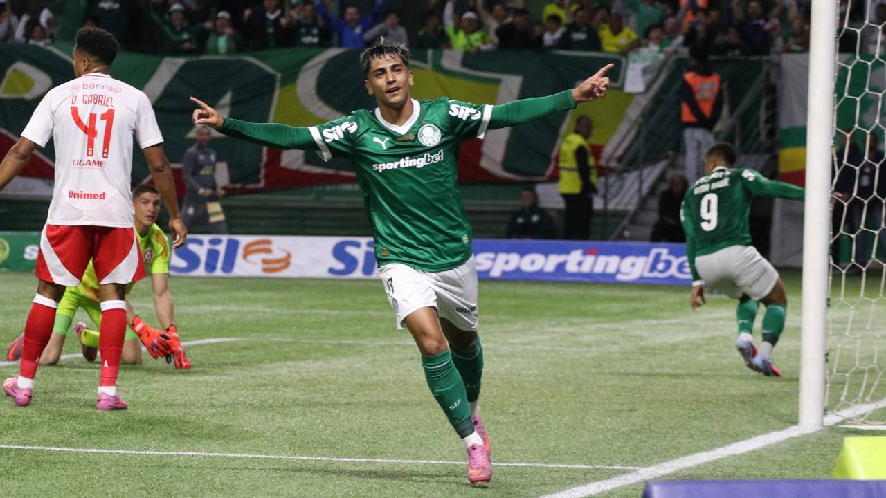 Palmeiras negocia Facundo Torres com prejuízo e confirma retorno do atacante à MLS