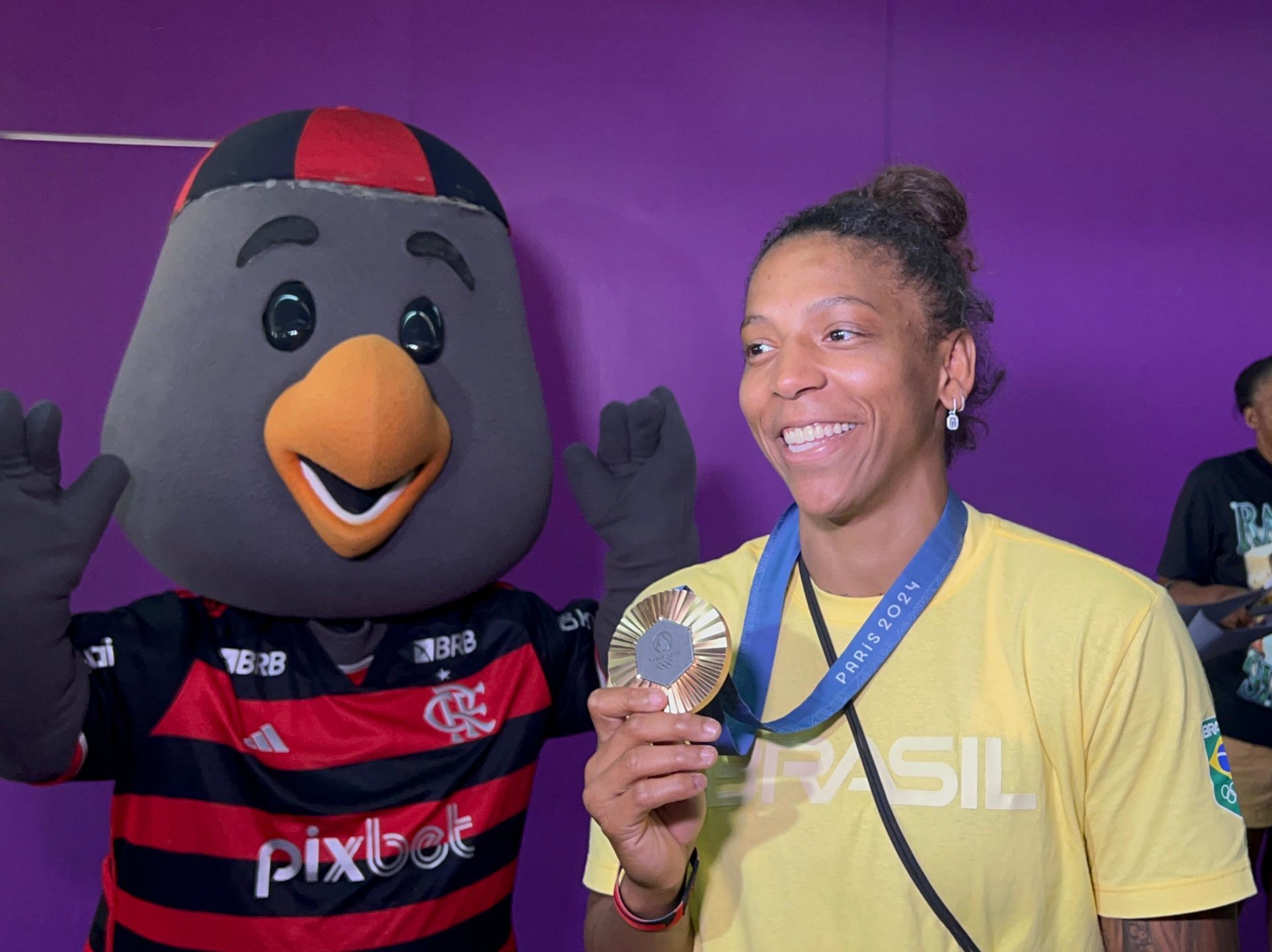 Rafaela Silva deixa o Flamengo e anuncia retorno emocionante