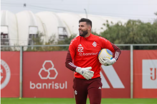 Remo anuncia contração do goleiro Ivan, ex-Internacional e Vasco