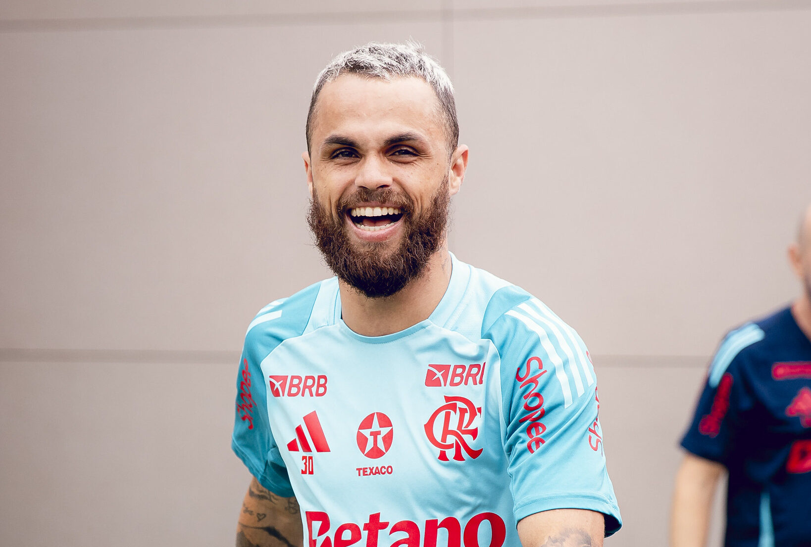 Santos tenta a contratação de Michael, atacante do Flamengo