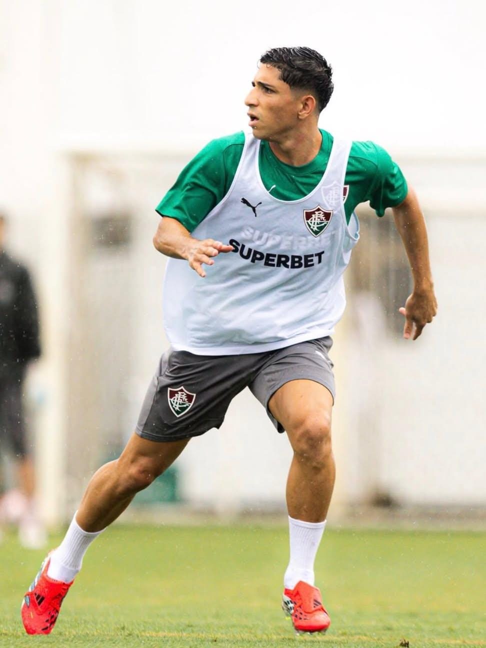 Savarino perde a camisa 10 no Fluminense e já escolhe novo número