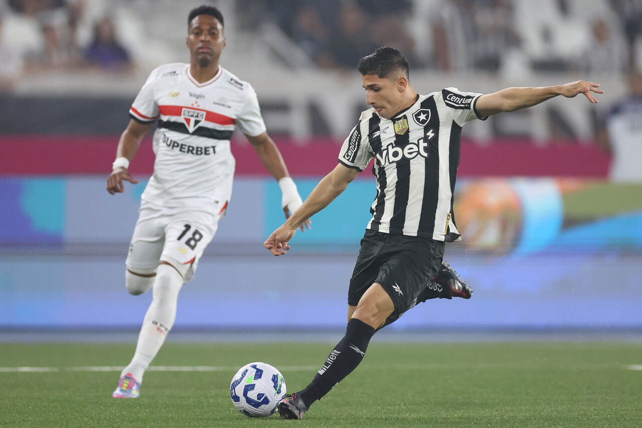 Savarino se atrasa para reapresentação do Botafogo por crise na Venezuela