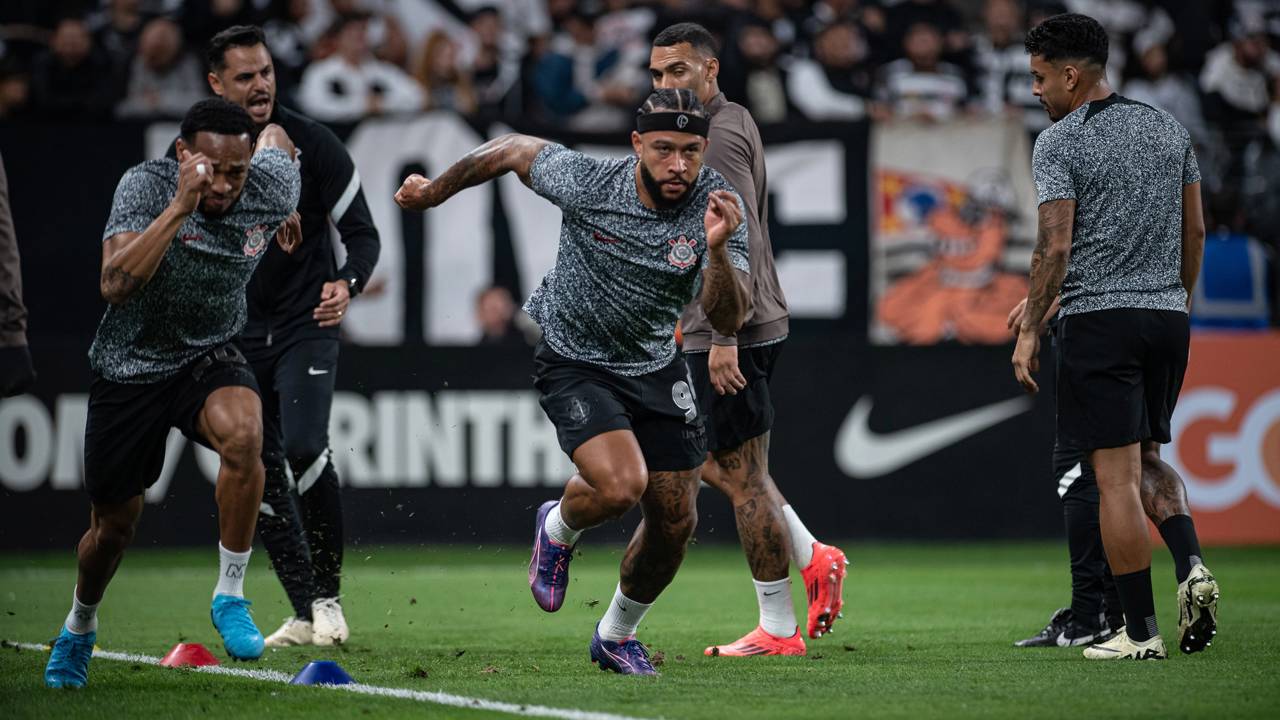 Sem Memphis, Corinthians treina de olho na estreia do Paulistão