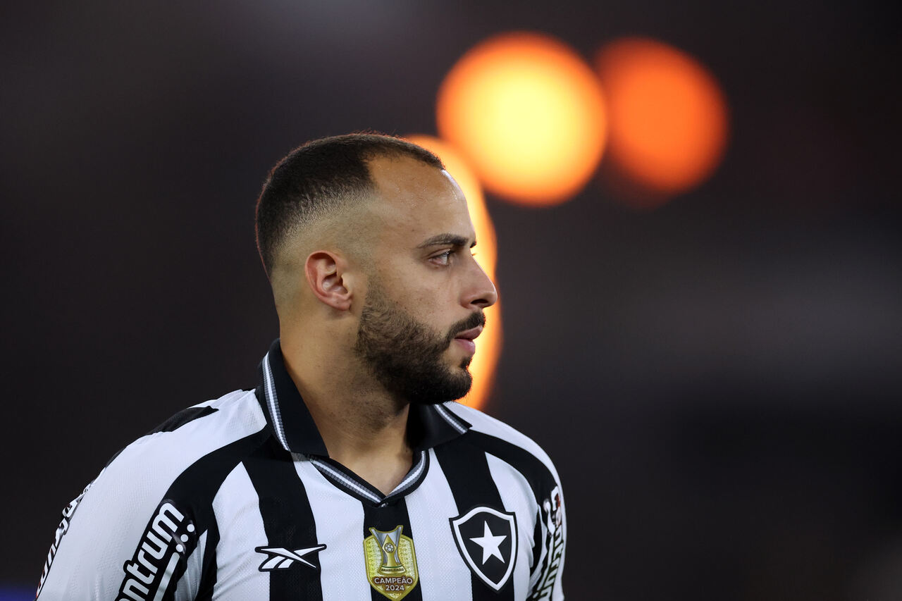 Torino sobe oferta por Arthur Cabral e negócio pode render R$ 75 milhões ao Botafogo
