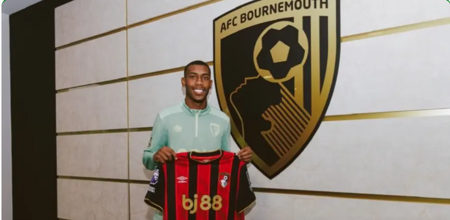 Treinador do Bournemouth sobre titularidade de Rayan: 'Cuidado'