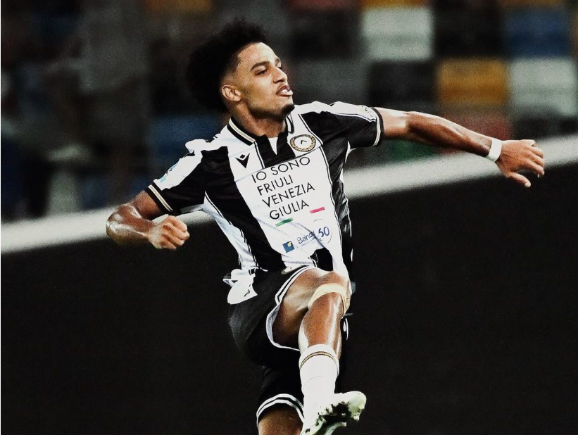 Vasco inicia negociações para contratar atacante Brenner