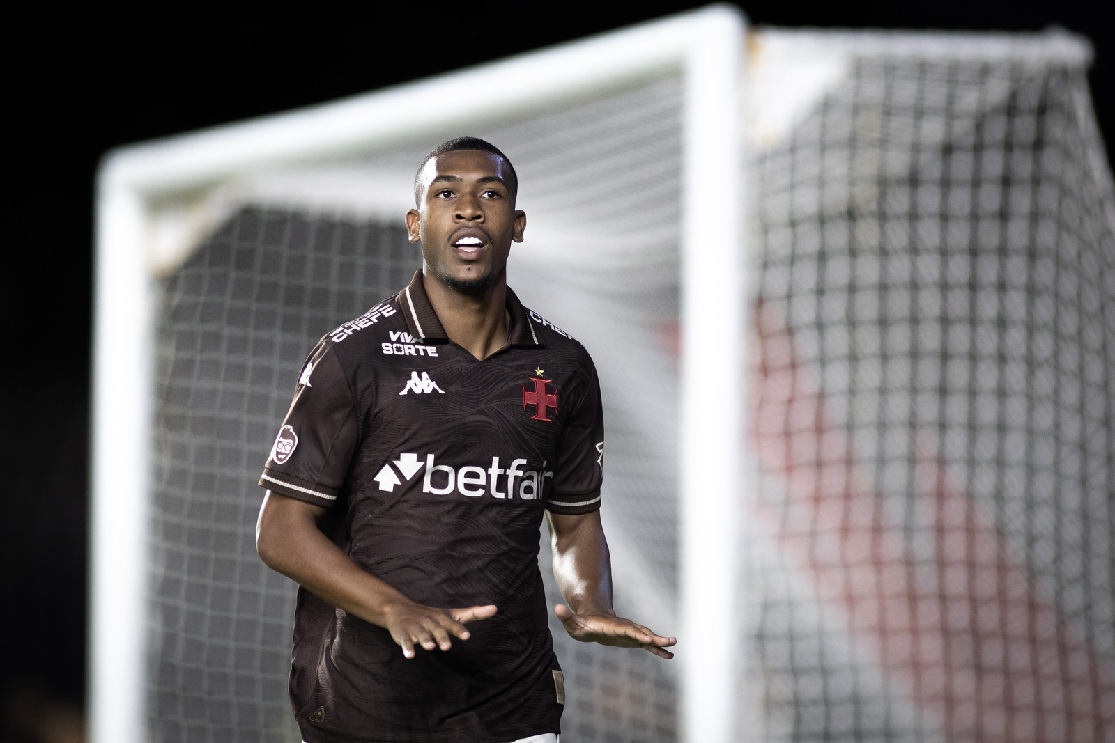 Vasco se acerta com Bournemouth e Rayan está de saída do clube