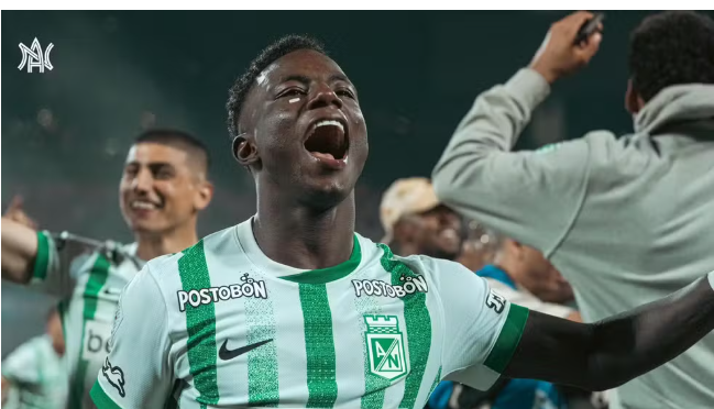 Vasco tenta a contratação do atacante Hinestroza do Atlético Nacional, cruzmaltino tenta superar concorrência do Boca Juniors