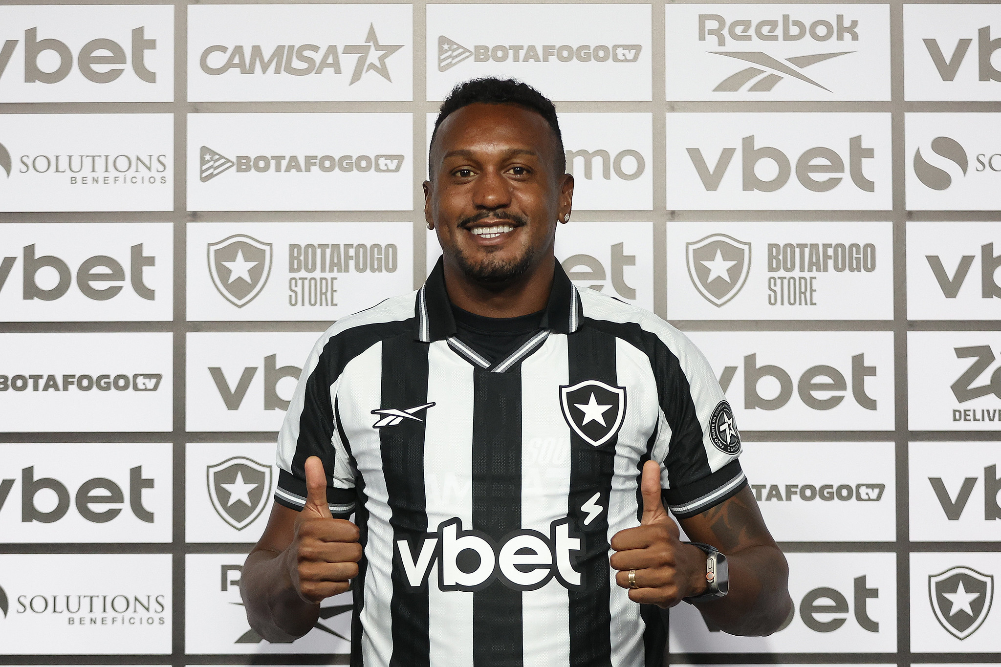 Edenílson, reforço do Botafogo