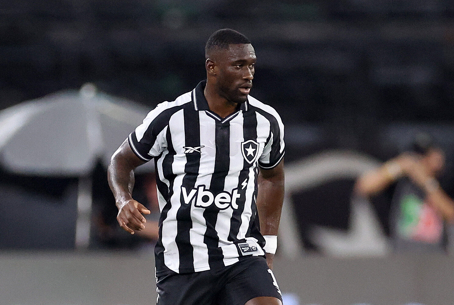 Bastos disputou todo o jogo com o Fluminense