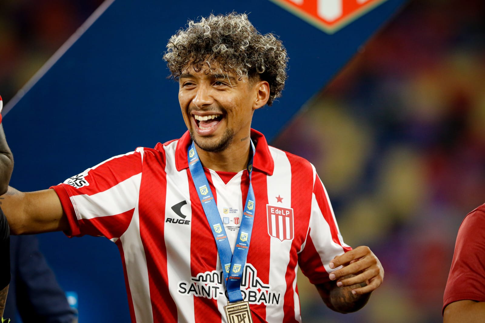 Botafogo segue firme pela contratação de Cristian Medina, do Estudiantes
