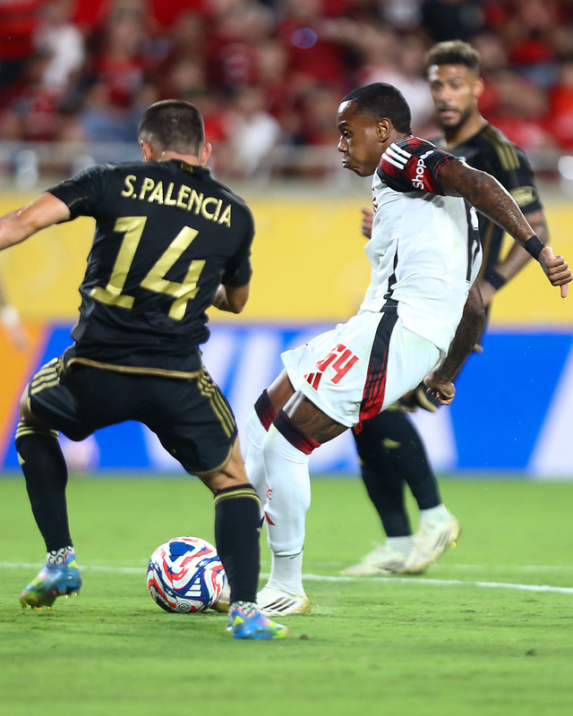Clube da Série A desiste de atacante do Flamengo