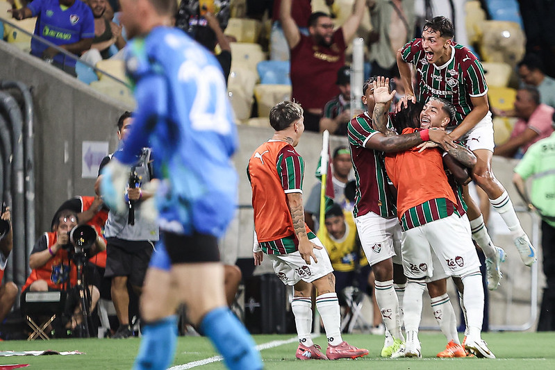 Com lindo gol de Lucho Acosta, Fluminense vence o Botafogo no Maracanã