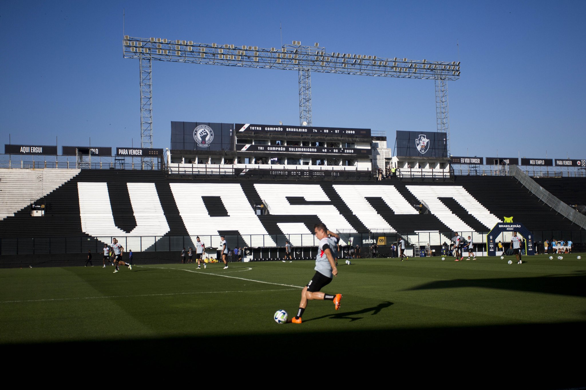 Eduardo Paes tenta acabar com impasse sobre a reforma de São Januário; entenda