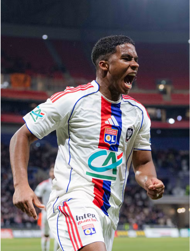 Endrick marca, Lyon vence Laval e avança na Copa da França